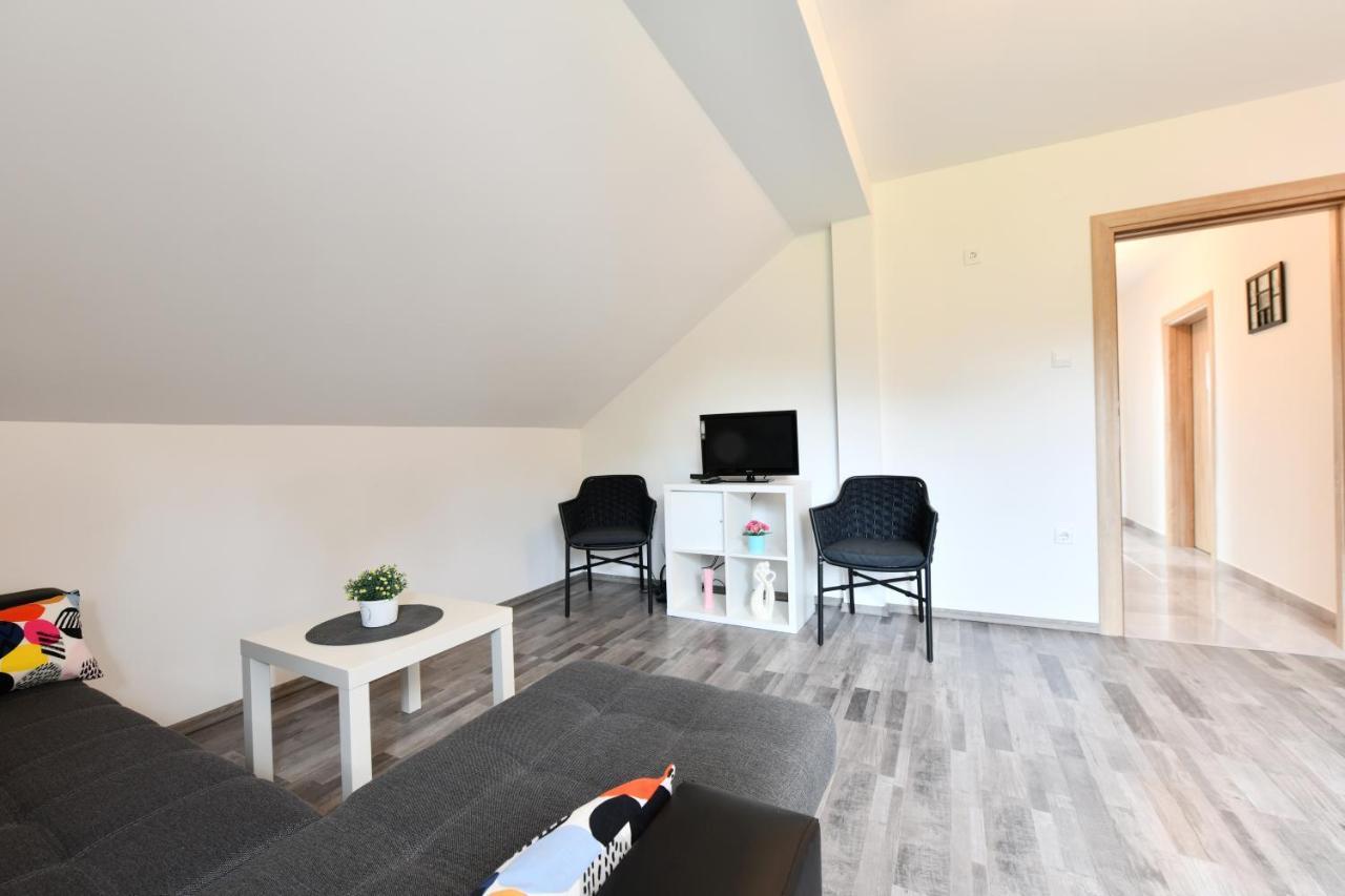 Apartman Mate Rakovica Exteriör bild