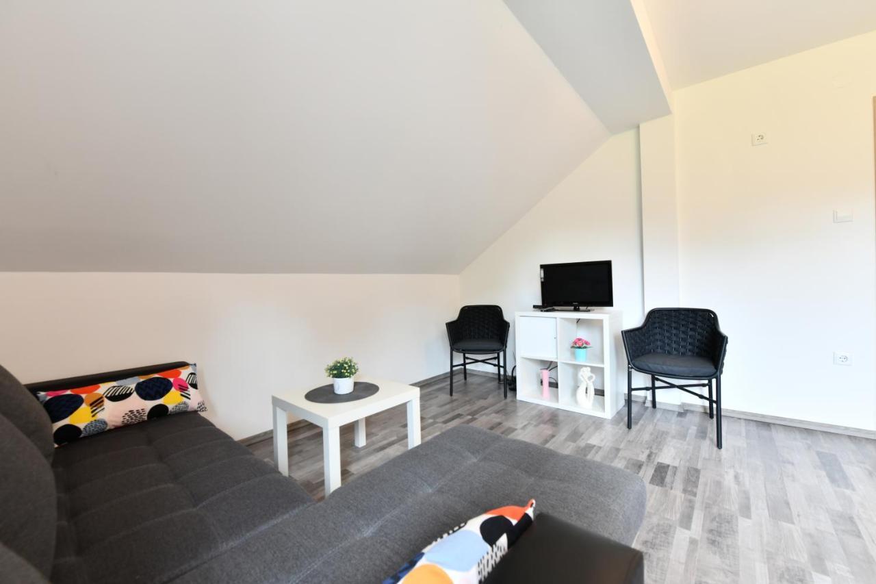 Apartman Mate Rakovica Exteriör bild