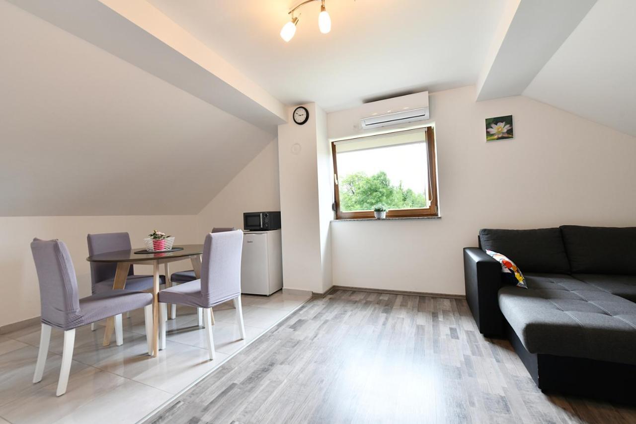 Apartman Mate Rakovica Exteriör bild