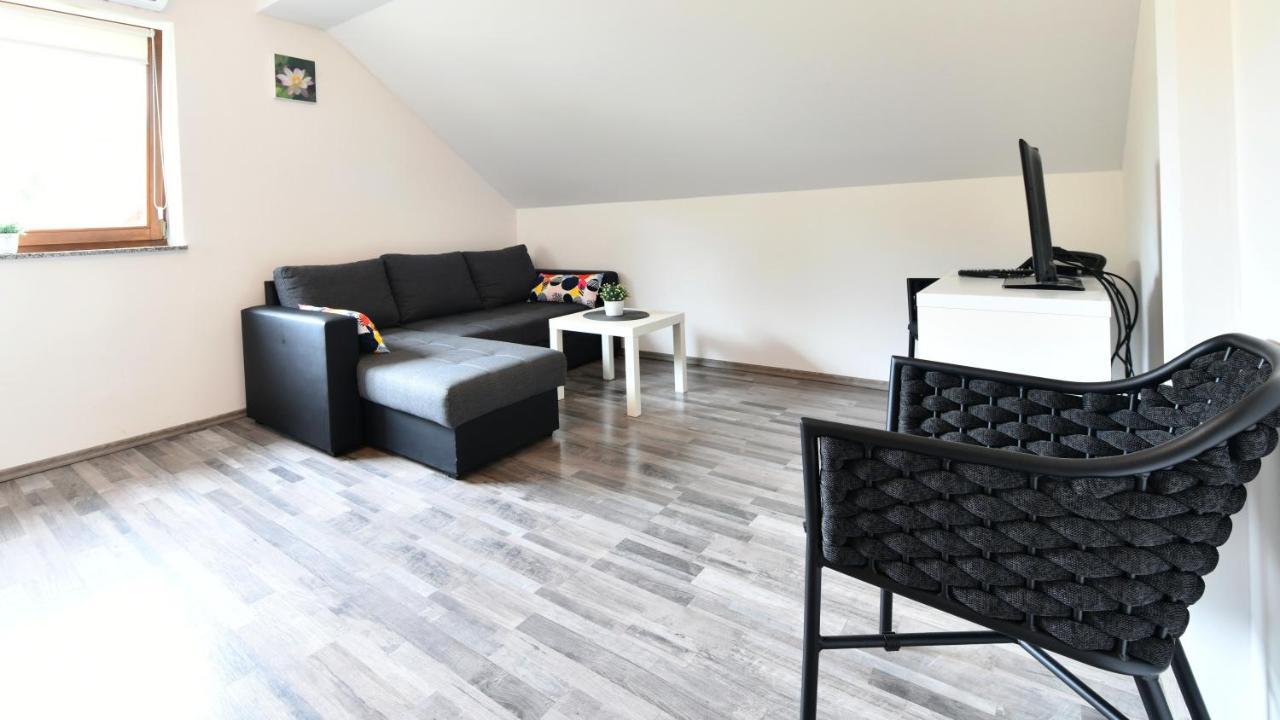 Apartman Mate Rakovica Exteriör bild