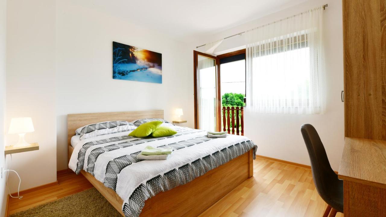 Apartman Mate Rakovica Exteriör bild