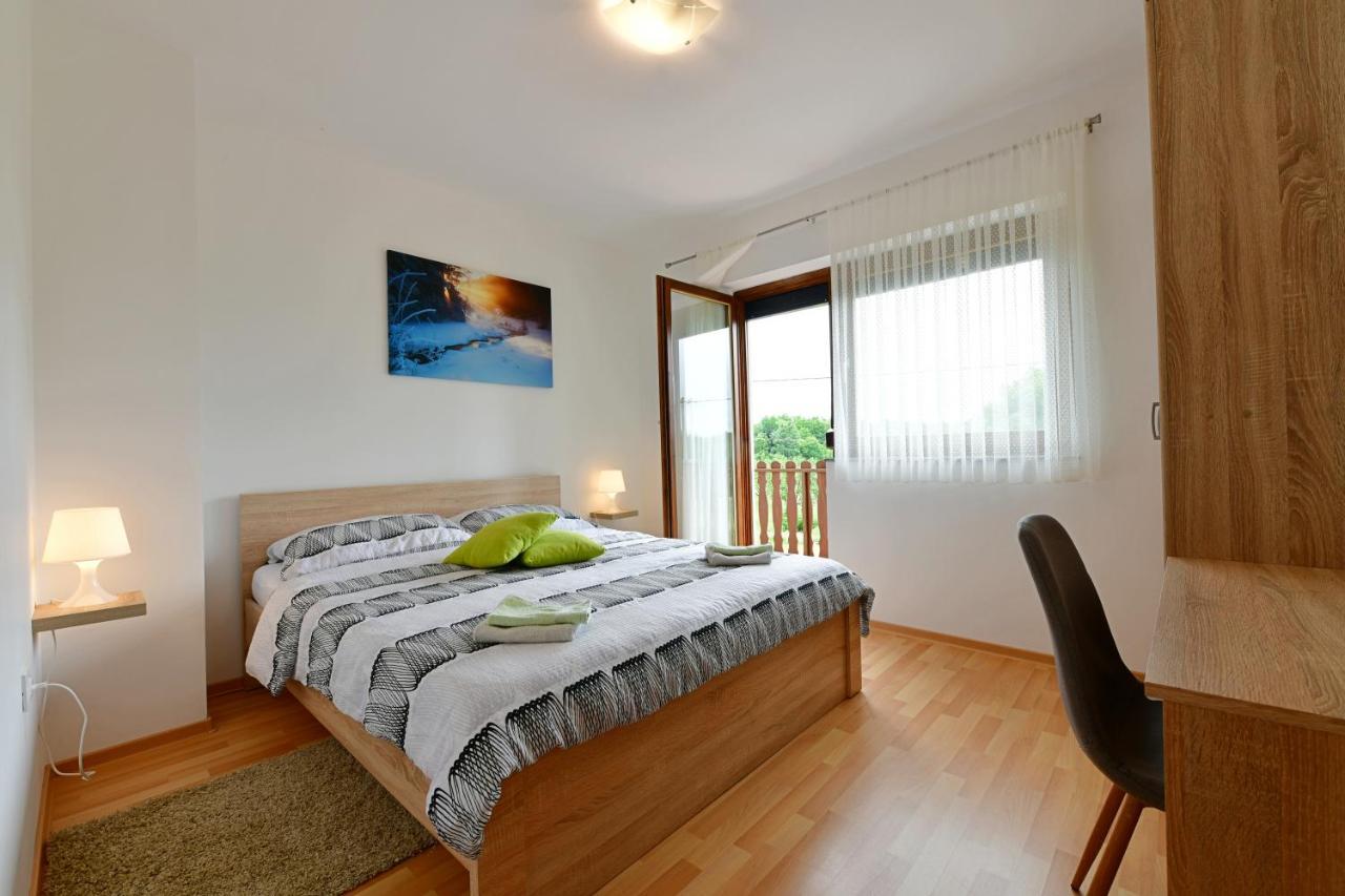 Apartman Mate Rakovica Exteriör bild