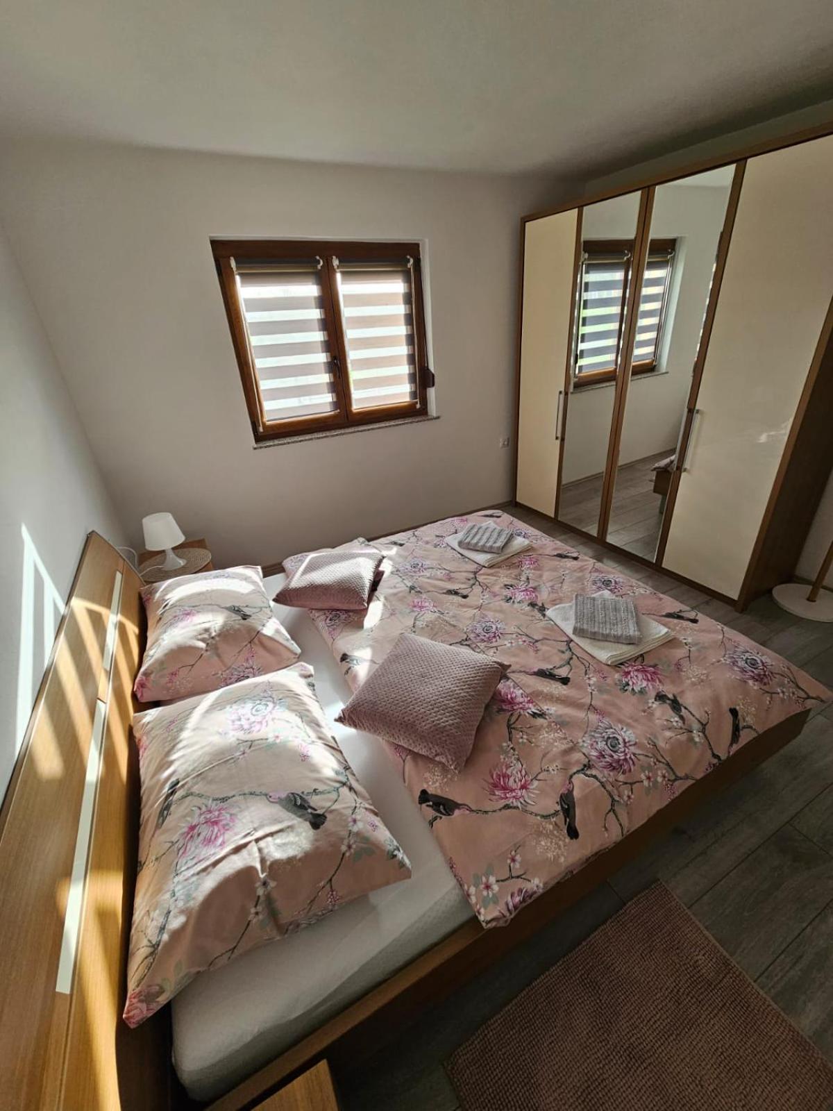 Apartman Mate Rakovica Exteriör bild
